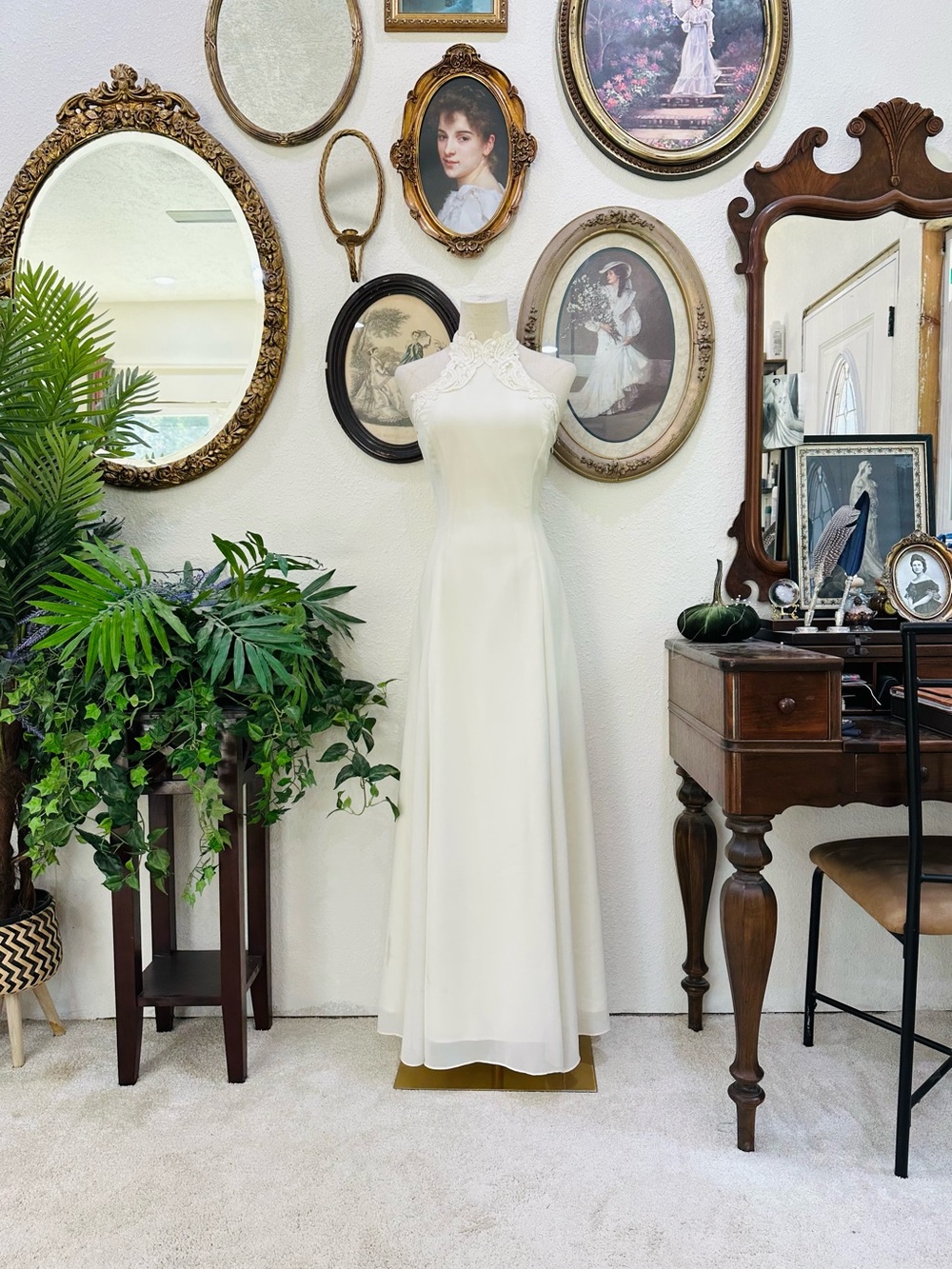 Scott McClintock Ivory Halter Lace Neckline Bridal Gown